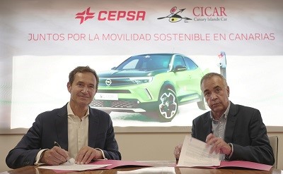 Pierre-Yves Sachet, Cepsa's Director of Mobility & New Commerce and Mamerto Cabrera, CEO of the Cabrera Medina Group.