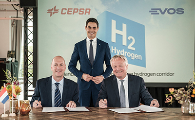 From left to right, Harry Deans, CEO of Evos, Rob Jetten, Dutch Minister for Climate and Energy Policy and Deputy Prime Minister, y Maarten Wetselaar, Cepsa CEO